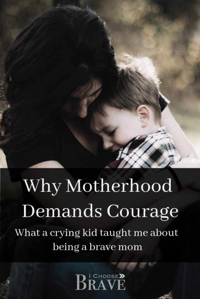 Motherhood demands courage. What the incredible scene of a screaming child and her brave mom taught me about motherhood. #motherhood #parenting #bravemom #courage